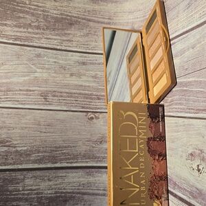 Naked 3 urban decay mini eyeshadow pallet 6x 1g**